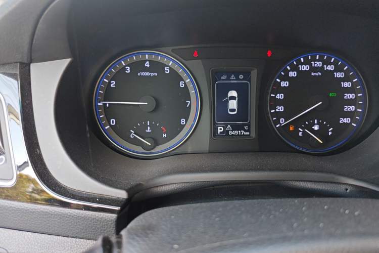 Used Hyundai Mistra 2014 1.8L Automatic Smart GLS Odometer Close Up