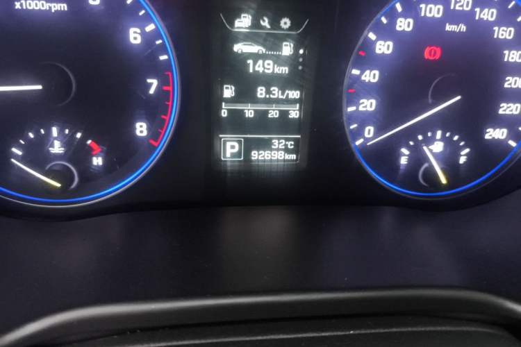 Used Hyundai Mistra 2014 1.8L Automatic Smart GLS Odometer Close Up