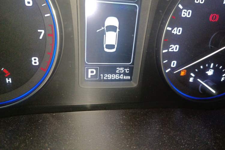 Used Hyundai Mistra 2014 1.8L Automatic Smart GLS Odometer Close Up