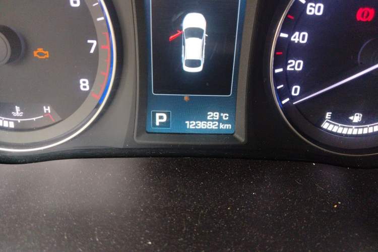 Used Hyundai Mistra 2014 1.8L Automatic Deluxe DLX Model Odometer Close Up