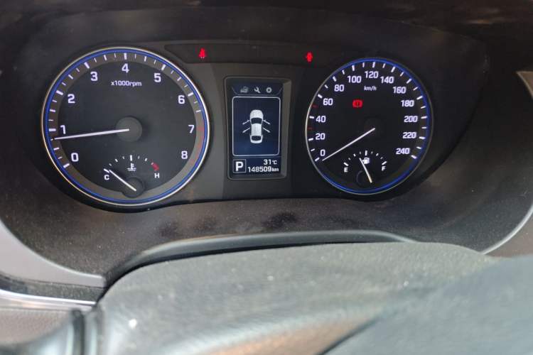 Used Hyundai Mistra 2014 1.8L Automatic Smart GLS Odometer Close Up