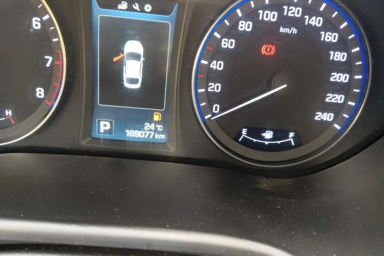 Used Hyundai Mistra 2014 1.8L Automatic Deluxe DLX Model Odometer Close Up