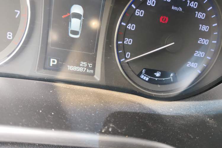 Used Hyundai Mistra 2014 1.8L Automatic Deluxe DLX Model Odometer Close Up