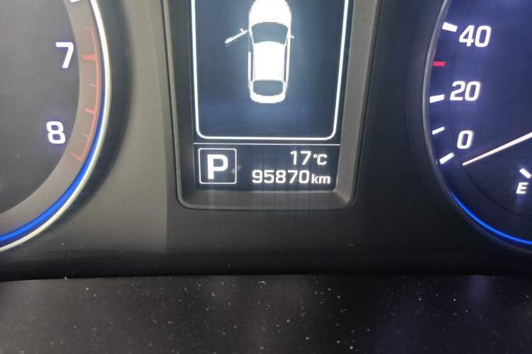 Used Hyundai Mistra 2014 1.8L Automatic Smart GLS Odometer Close Up
