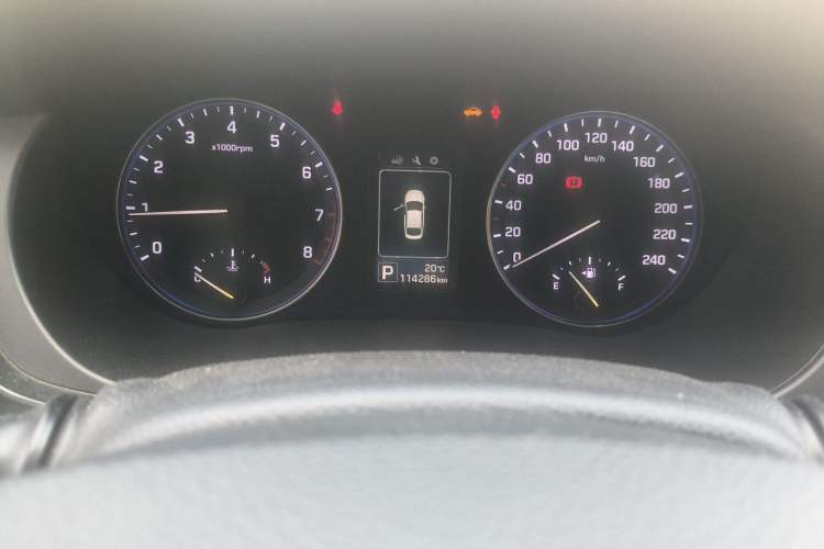 Used Hyundai Mistra 2014 1.8L Automatic Smart GLS Odometer Close Up