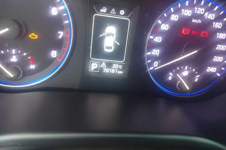 Used Hyundai Mistra 2014 1.8L Automatic Smart GLS Odometer Close Up