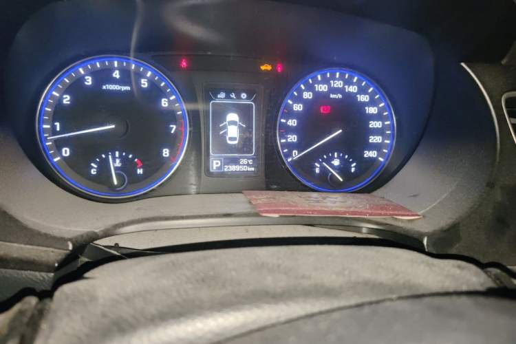 Used Hyundai Mistra 2014 1.8L Automatic Comfort Model GL Odometer Close Up