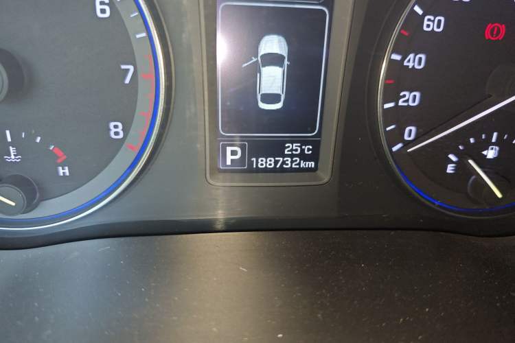 Used Hyundai Mistra 2014 1.8L Automatic Smart GLS Odometer Close Up