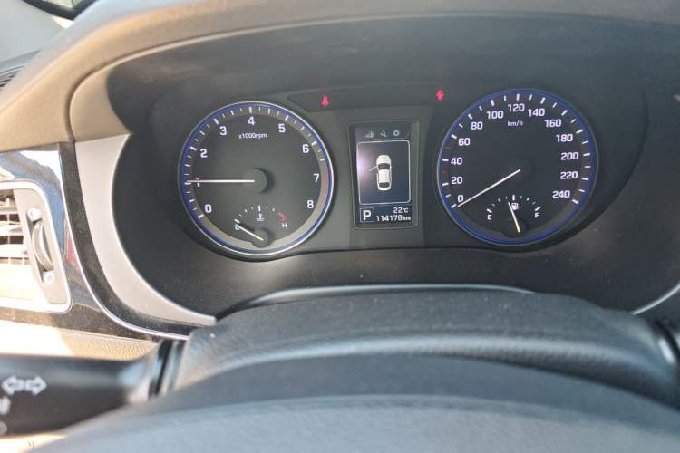 Used Hyundai Mistra 2014 1.8L Automatic Smart GLS Odometer Close Up