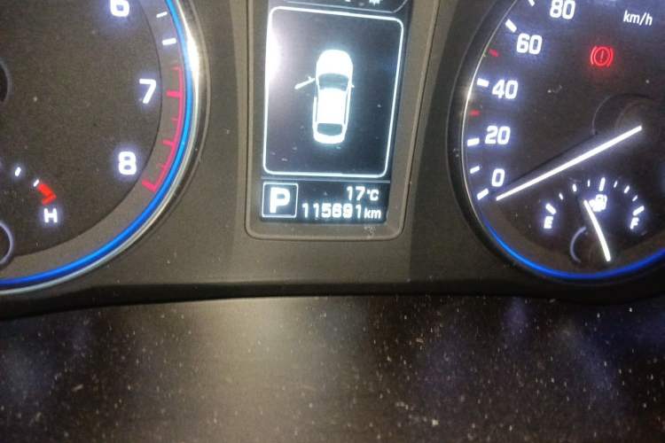 Used Hyundai Mistra 2014 1.8L Automatic Smart GLS Odometer Close Up