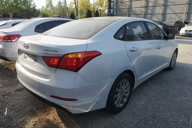Used Hyundai Mistra 2014 1.8L Automatic Smart GLS Rear Right 45 Deg