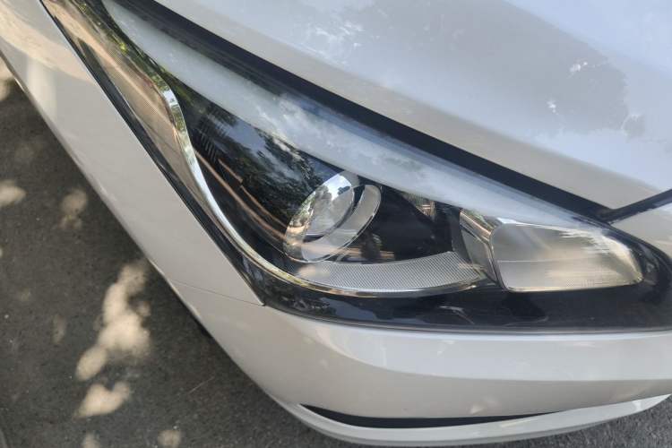 Used Hyundai Mistra 2014 1.8L Automatic Deluxe DLX Model Right Front Headlight
