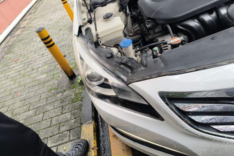 Used Hyundai Mistra 2014 1.8L Automatic Deluxe DLX Model Right Front Headlight