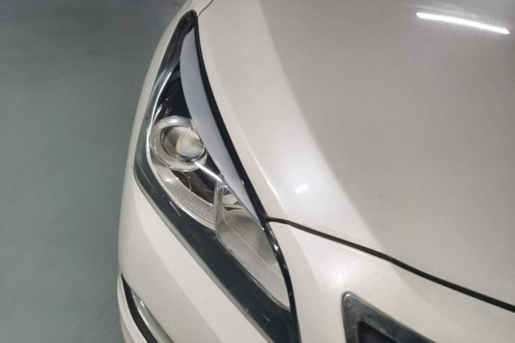 Used Hyundai Mistra 2014 1.8L Automatic Smart GLS Right Front Headlight