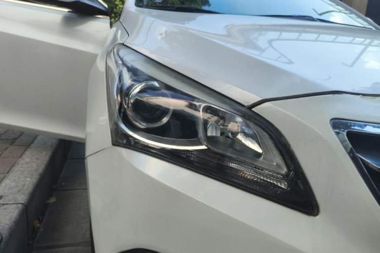 Used Hyundai Mistra 2014 1.8L Automatic Smart GLS Right Front Headlight