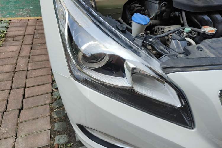 Used Hyundai Mistra 2014 1.8L Automatic Smart GLS Right Front Headlight