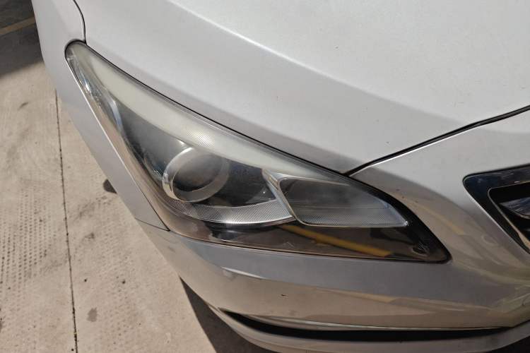 Used Hyundai Mistra 2014 1.8L Automatic Deluxe DLX Model Right Front Headlight