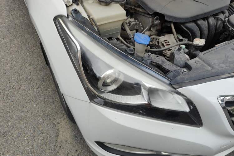 Used Hyundai Mistra 2014 1.8L Automatic Comfort Model GL Right Front Headlight