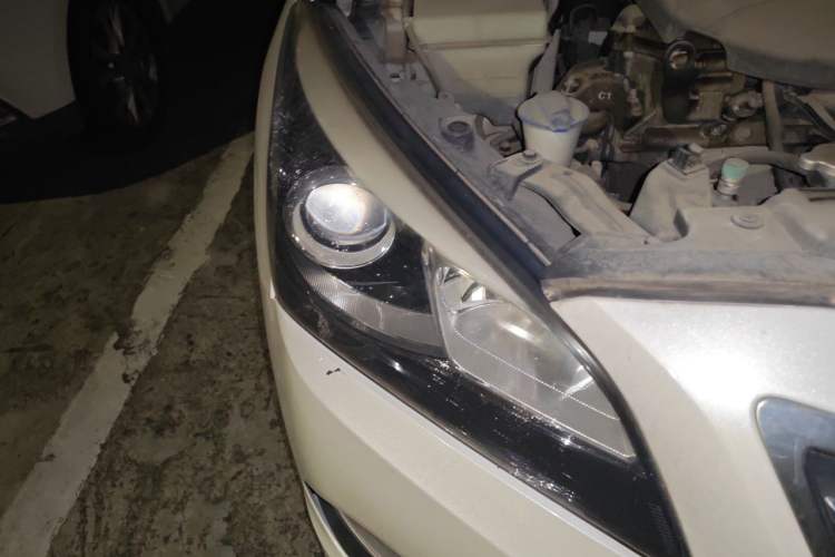 Used Hyundai Mistra 2014 1.8L Automatic Deluxe DLX Model Right Front Headlight