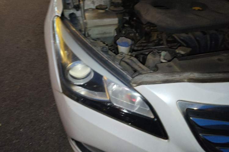 Used Hyundai Mistra 2014 1.8L Automatic Smart GLS Right Front Headlight