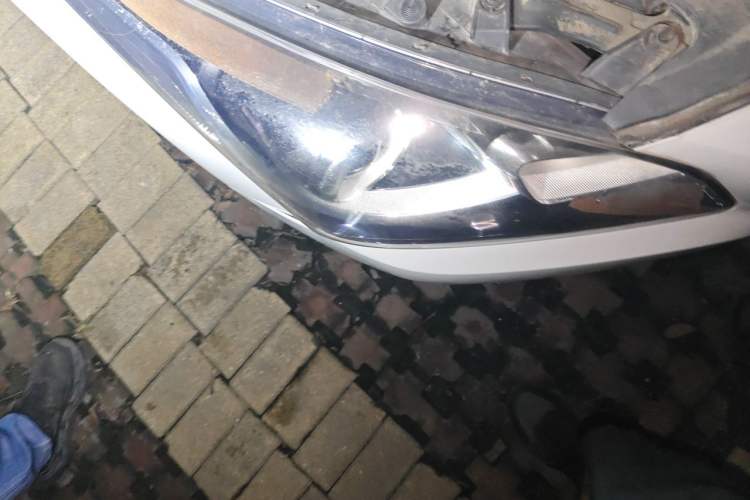 Used Hyundai Mistra 2014 1.8L Automatic Deluxe DLX Model Right Front Headlight