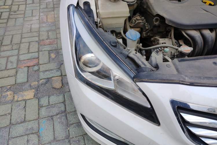 Used Hyundai Mistra 2014 1.8L Automatic Smart GLS Right Front Headlight