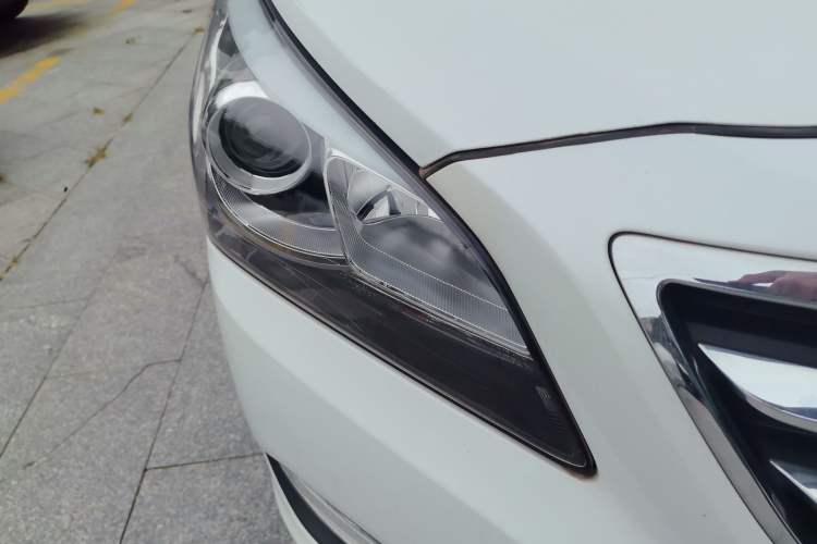 Used Hyundai Mistra 2014 1.8L Automatic Smart GLS Right Front Headlight