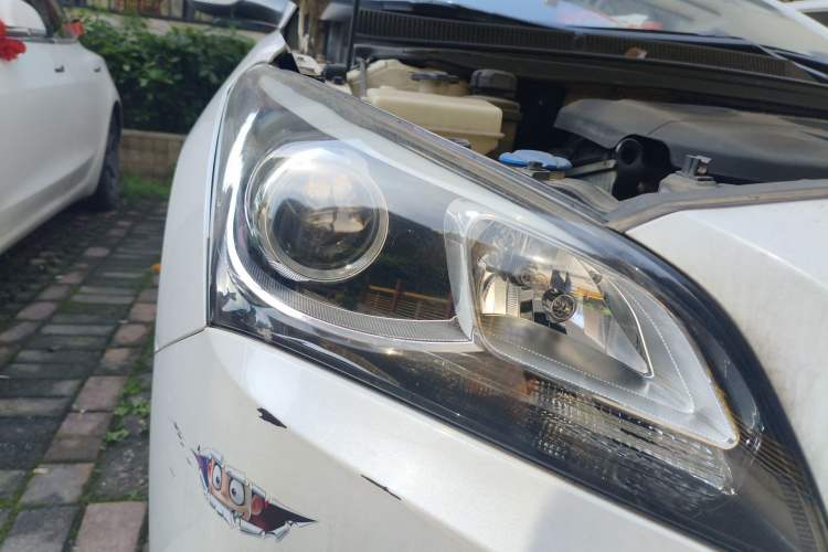 Used Hyundai Mistra 2014 1.8L Automatic Smart GLS Right Front Headlight