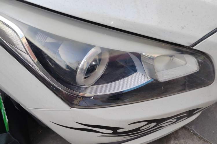Used Hyundai Mistra 2014 1.8L Automatic Smart GLS Right Front Headlight