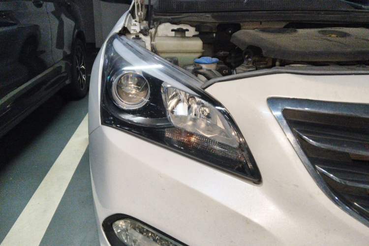 Used Hyundai Mistra 2014 1.8L Automatic Smart GLS Right Front Headlight