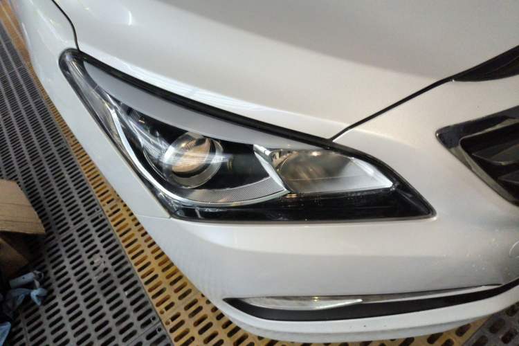 Used Hyundai Mistra 2014 1.8L Automatic Smart GLS Right Front Headlight