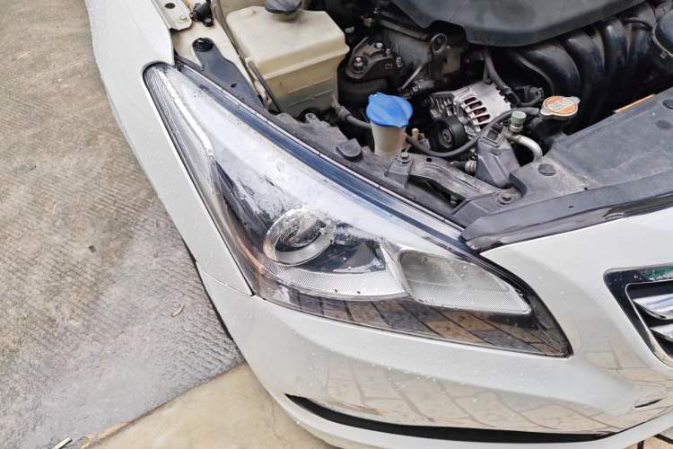 Used Hyundai Mistra 2014 1.8L Automatic Deluxe DLX Model Right Front Headlight