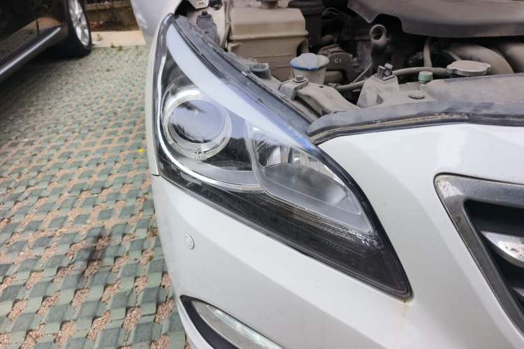 Used Hyundai Mistra 2014 1.8L Automatic Smart GLS Right Front Headlight