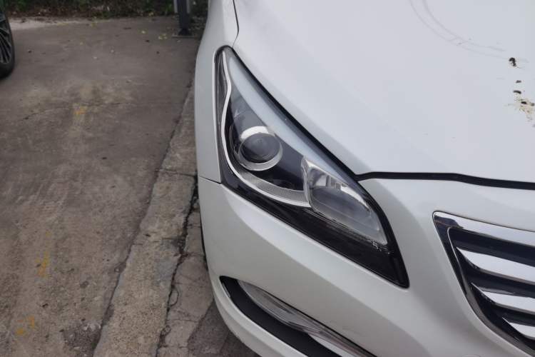 Used Hyundai Mistra 2014 1.8L Automatic Smart GLS Right Front Headlight