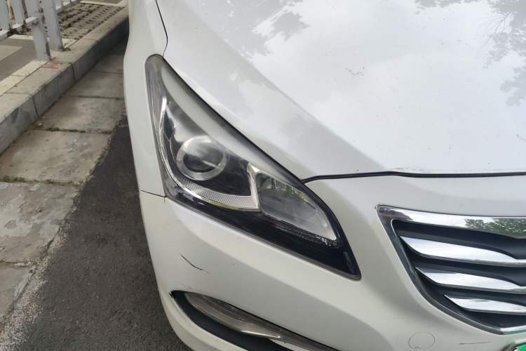 Used Hyundai Mistra 2014 1.8L Automatic Deluxe DLX Model Right Front Headlight