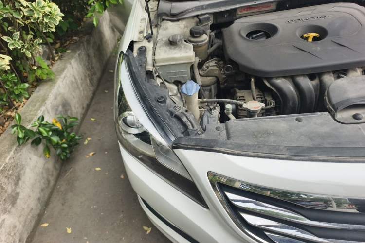 Used Hyundai Mistra 2014 1.8L Automatic Smart GLS Right Front Headlight