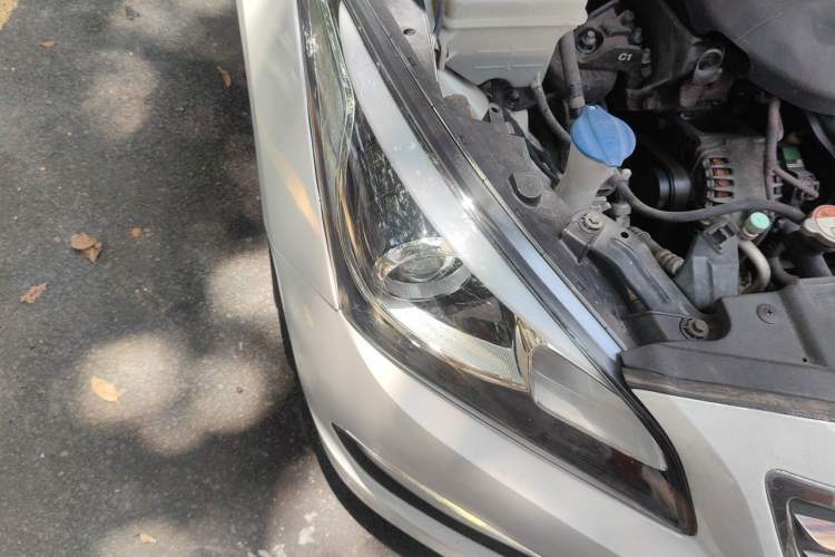 Used Hyundai Mistra 2014 1.8L Automatic Smart GLS Right Front Headlight