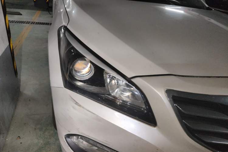 Used Hyundai Mistra 2014 1.8L Automatic Smart GLS Right Front Headlight