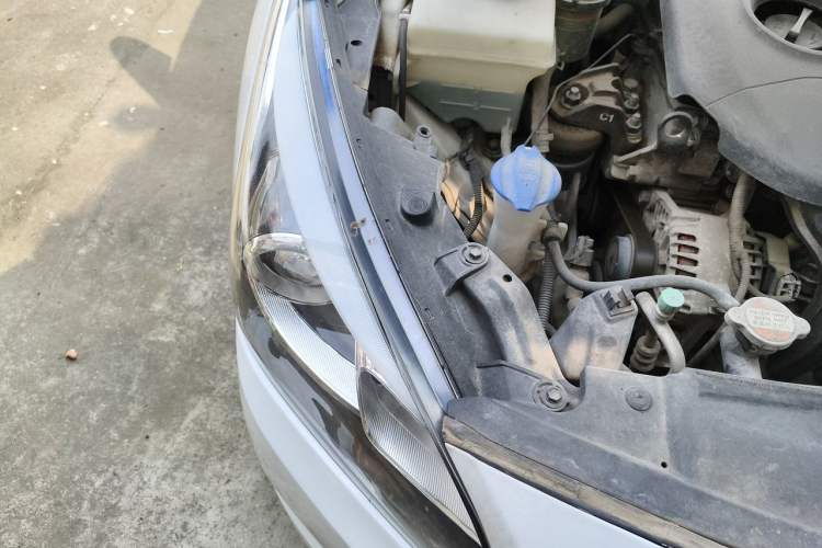 Used Hyundai Mistra 2014 1.8L Automatic Smart GLS Right Front Headlight