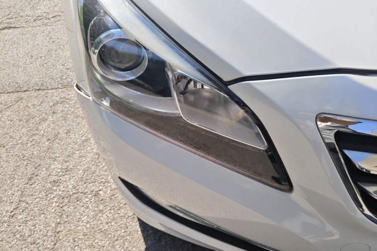 Used Hyundai Mistra 2014 1.8L Automatic Deluxe DLX Model Right Front Headlight