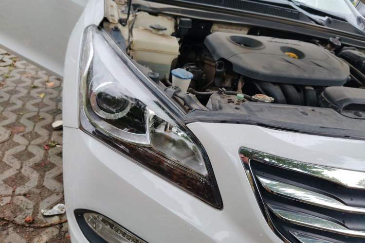 Used Hyundai Mistra 2014 1.8L Automatic Deluxe DLX Model Right Front Headlight