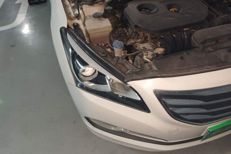Used Hyundai Mistra 2014 1.8L Automatic Smart GLS Right Front Headlight