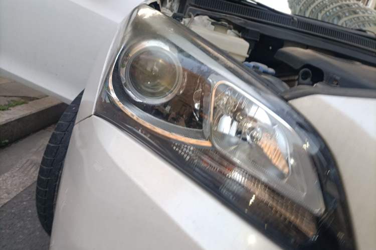 Used Hyundai Mistra 2014 1.8L Automatic Deluxe DLX Model Right Front Headlight
