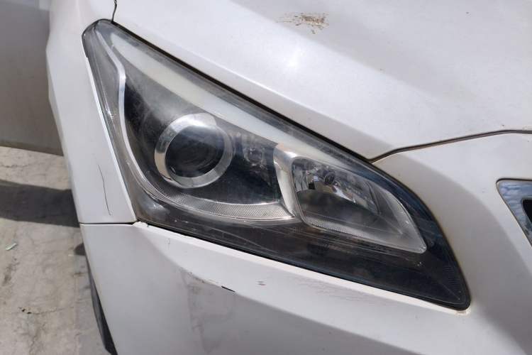 Used Hyundai Mistra 2014 1.8L Automatic Deluxe DLX Model Right Front Headlight