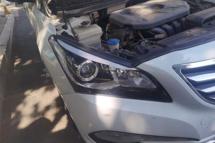 Used Hyundai Mistra 2014 1.8L Automatic Deluxe DLX Model Right Front Headlight
