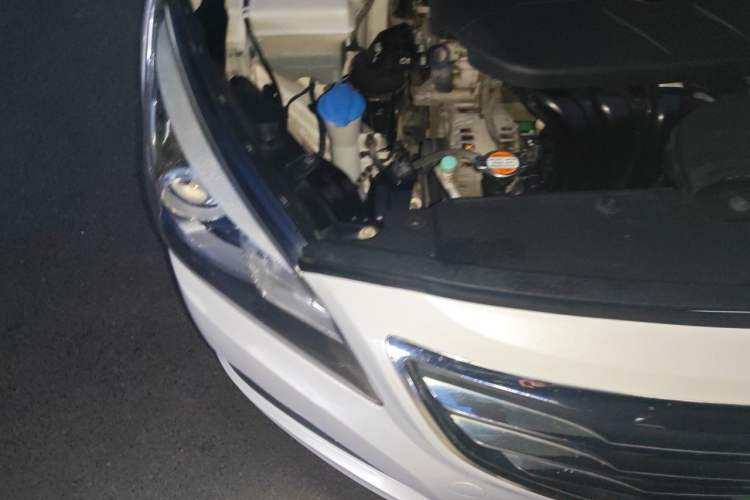 Used Hyundai Mistra 2014 1.8L Automatic Deluxe DLX Model Right Front Headlight