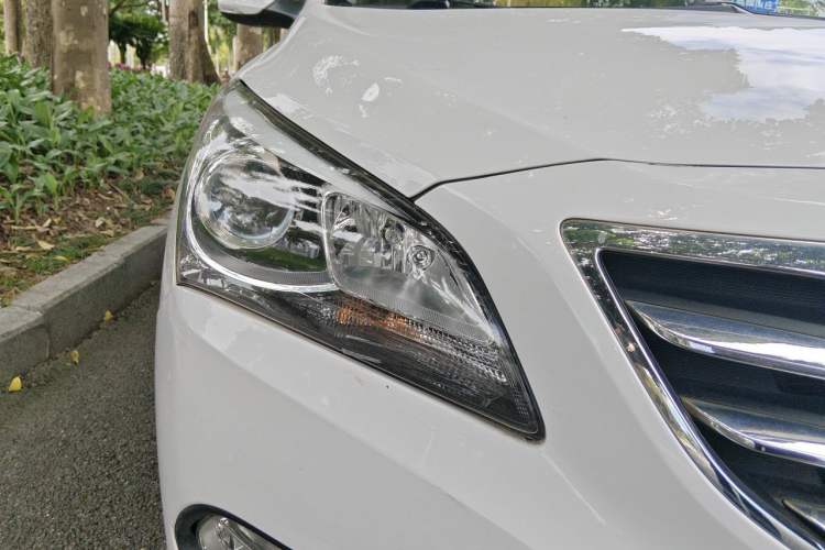 Used Hyundai Mistra 2014 1.8L Automatic Deluxe DLX Model Right Front Headlight