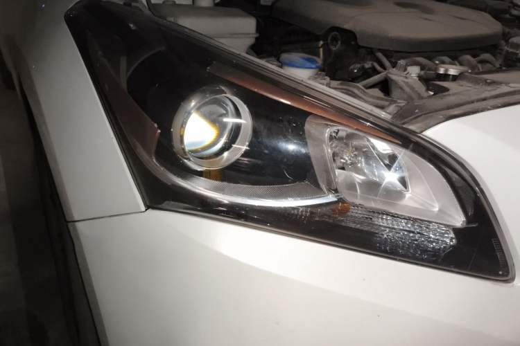 Used Hyundai Mistra 2014 1.8L Automatic Smart GLS Right Front Headlight