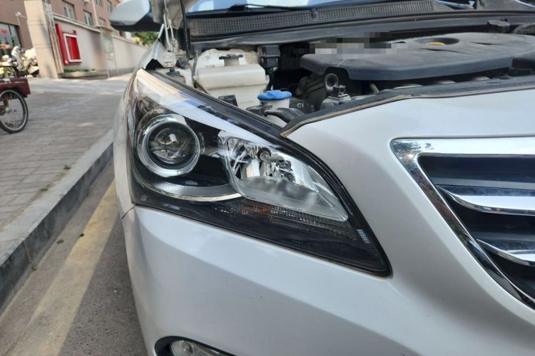 Used Hyundai Mistra 2014 1.8L Automatic Deluxe DLX Model Right Front Headlight