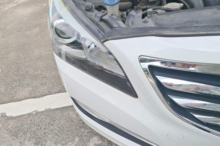 Used Hyundai Mistra 2014 1.8L Automatic Deluxe DLX Model Right Front Headlight